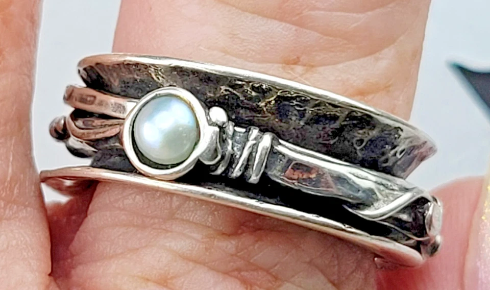 Anillo giratorio de perlas de agua dulce hecho a mano para estudio talla 6,5 Foto 2 de 4