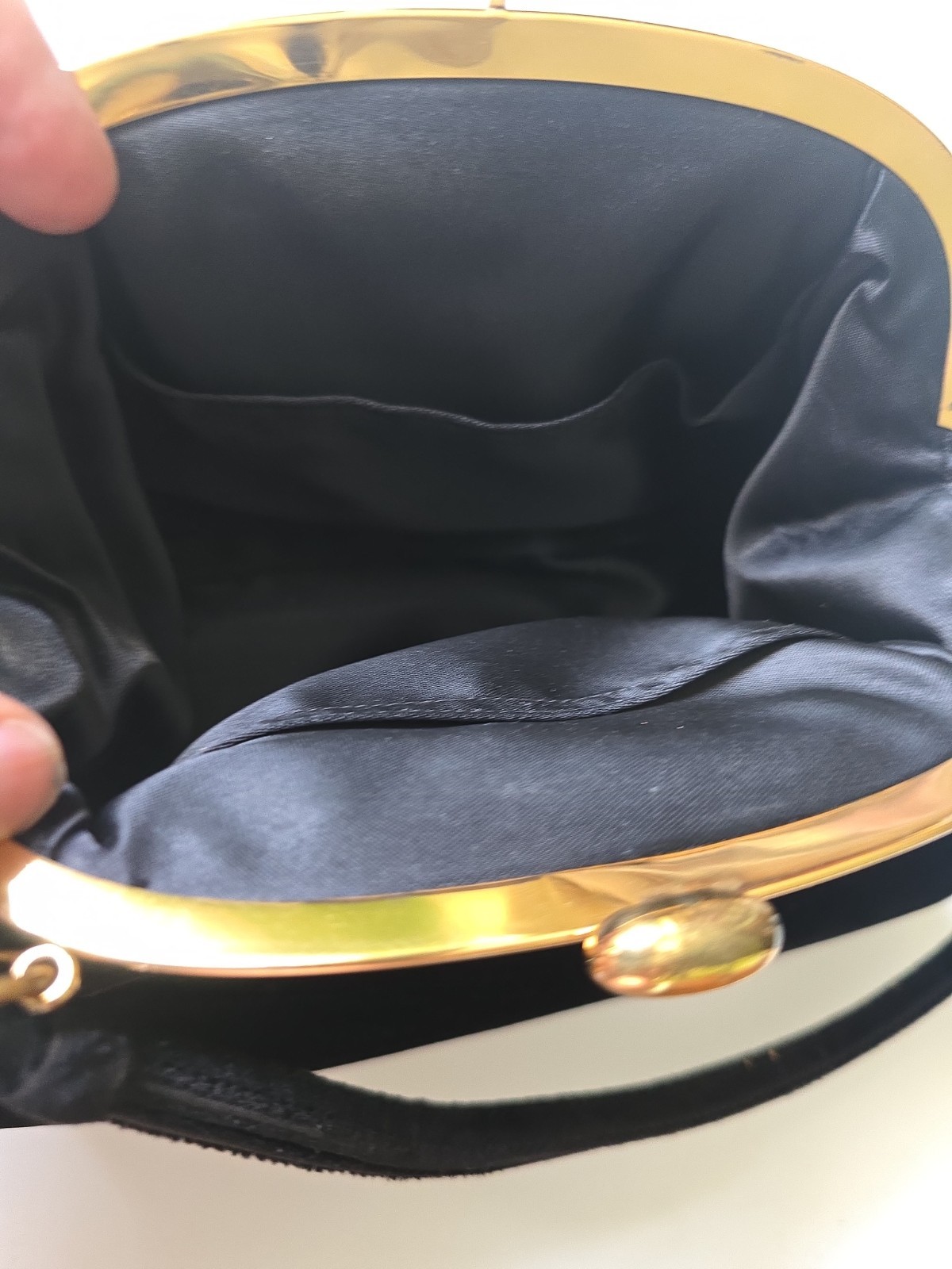 Black Velvet 1960’s Clam Shaped Handbag - image 6