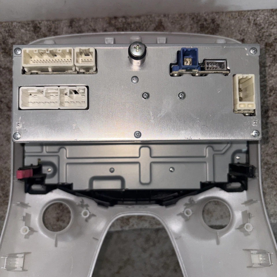 TOYOTA AYGO AUDIO & SAT NAV DISPLAY SCREEN ORIGINAL - Image 3 of 3