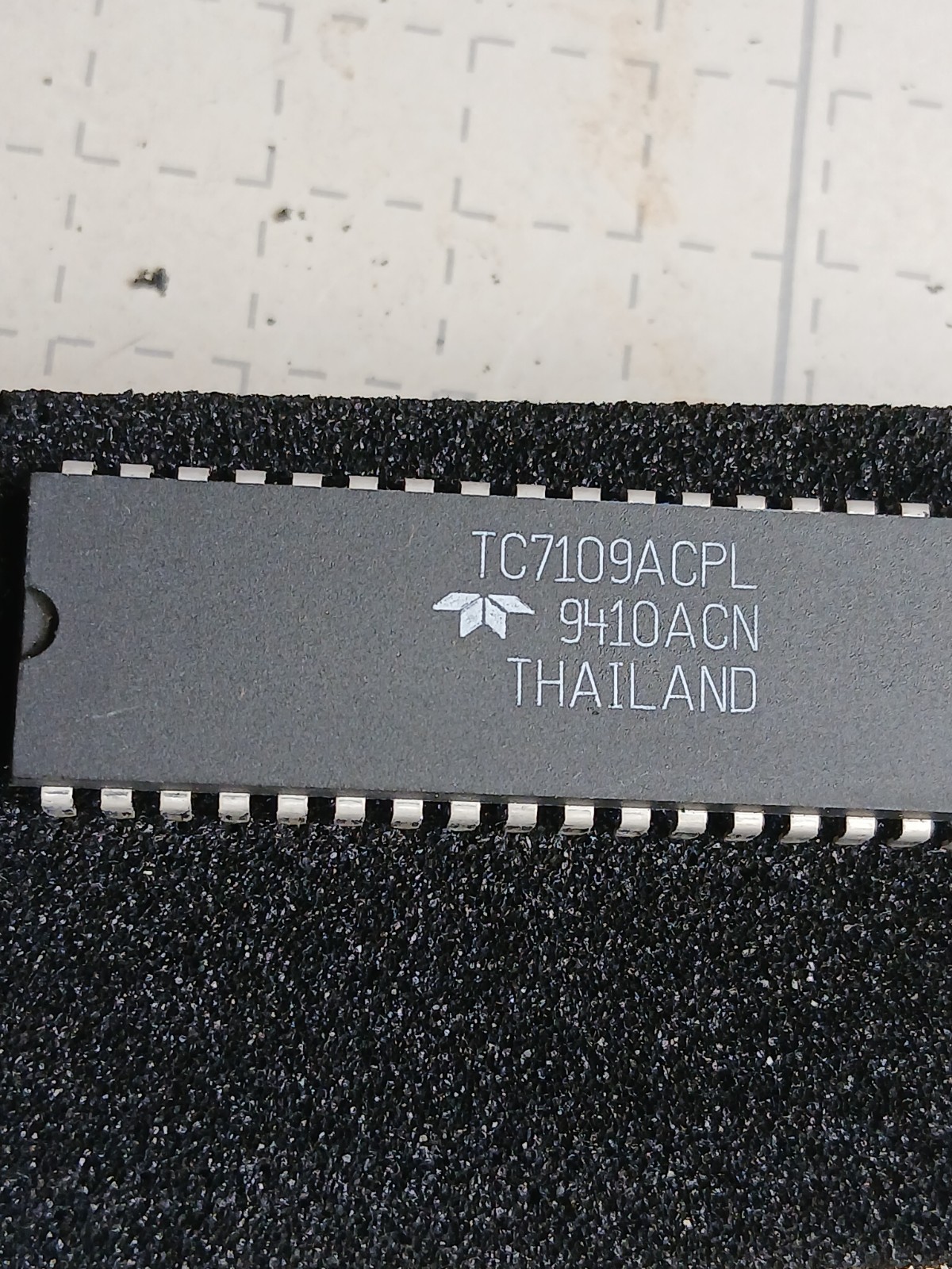 TC7109CPL  13 Bit ADC FREE SHIPPING