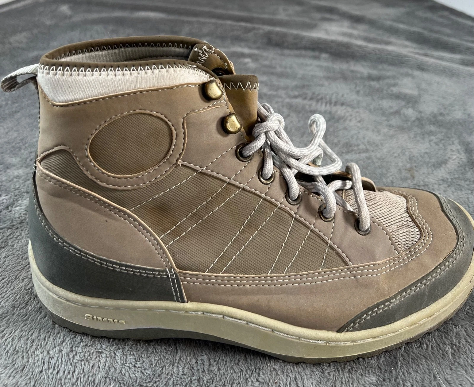 Simms Fishing Flats Wading Sneaker Boots Mens Size 7 Brown Gray High Top
Opens in a new window or ta