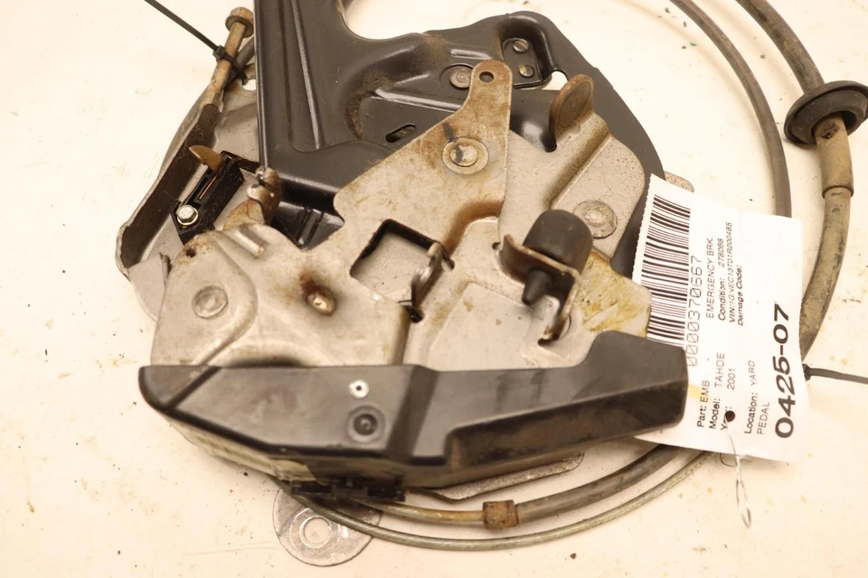 Pedal de palanca de freno de estacionamiento de emergencia Chevy Tahoe 2000-2006 OEM Foto 3 de 4