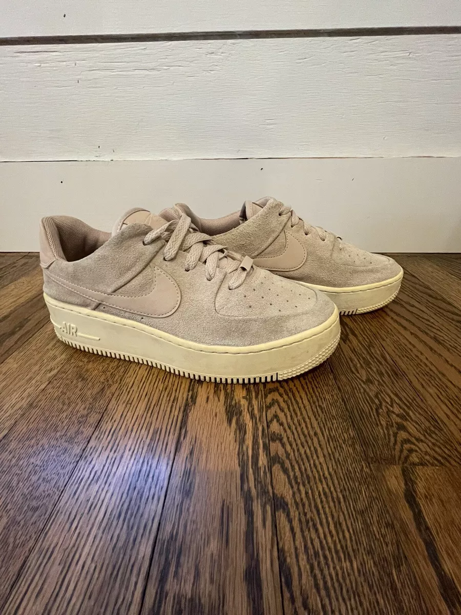 Accidentalmente Racionalización Tentación Nike Air Force 1 AF1 Sage Low Pink Nude Suede Womens Size 8.5 | eBay