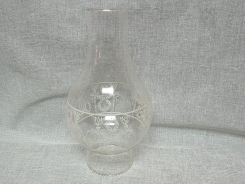 Vintage Decorated Hurricane Lamp Light Chimney Shade Globe Wreath Torch Design
