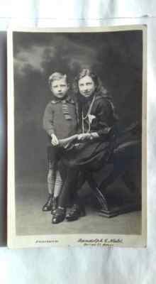 Vintage Postkarten, Echtfoto, eine nette Mama mit ihrem schönen Kind, aus Ripley, 1930er