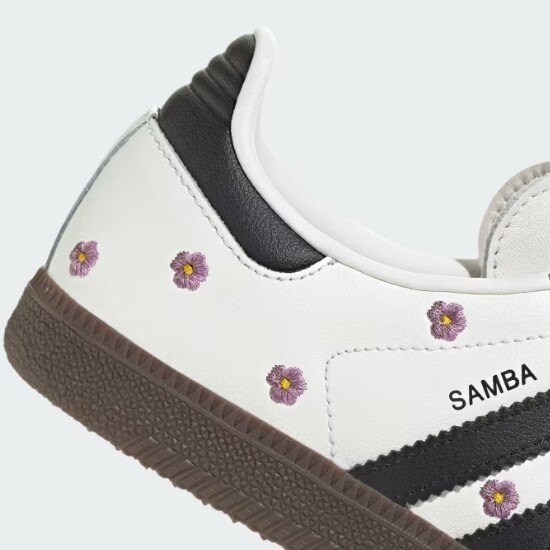 靴 adidas Originals Women's Samba OG flower Adidas Women's Samba OG Embroidered Floral Shoes - IF4398
