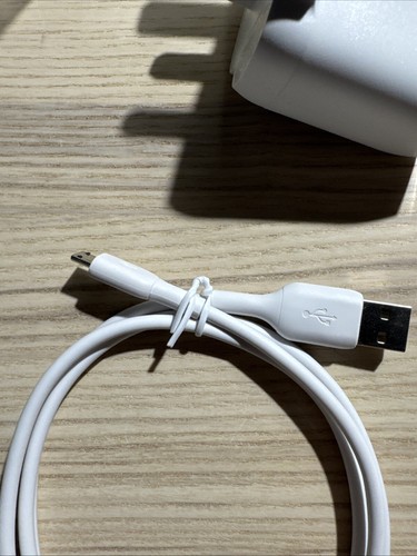 Belkin Boost Charge Dual USB-A Wall Charger 24 W + USB-A to USB-C Cable (USB Wa - Zdjęcie 9 z 9