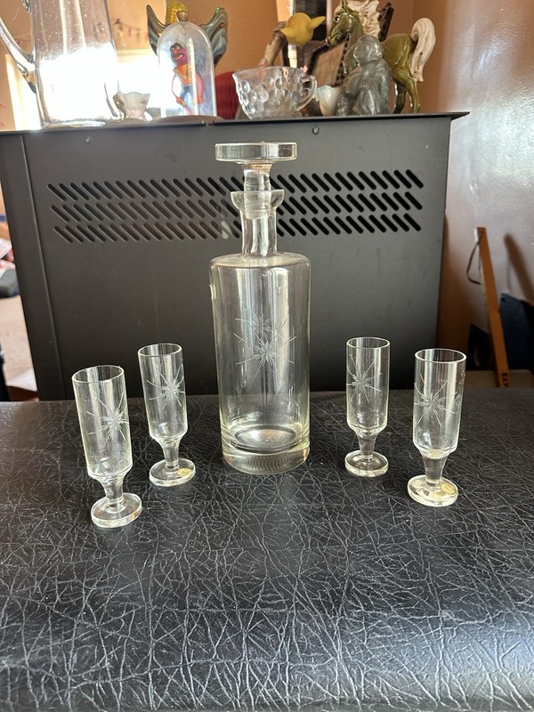 Deadstock Mid Century Vintage Glass Decanter W/ Glasses Made In Romania