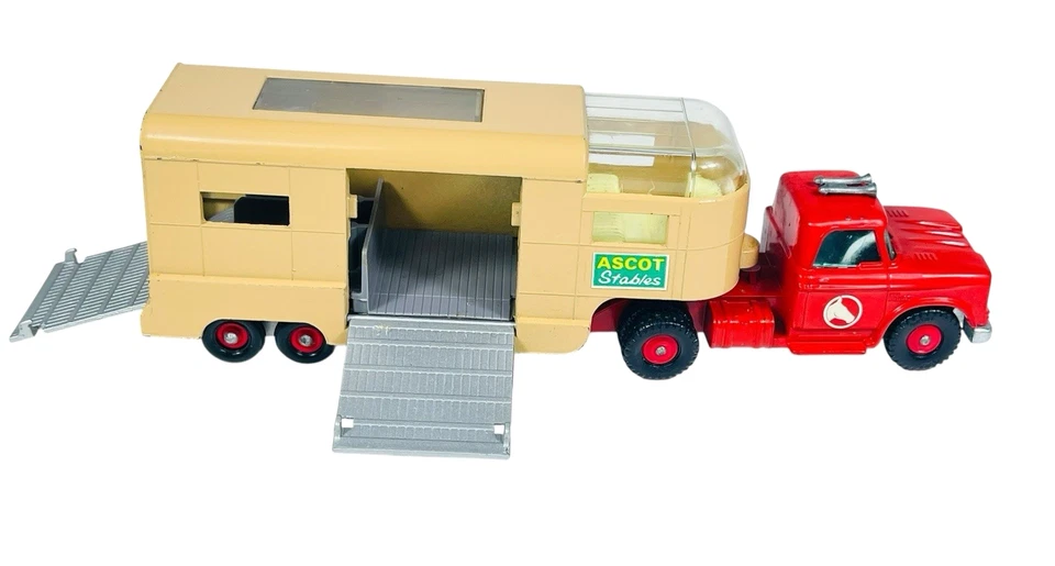 Matchbox King Size K-18 Ascot Stables Articulated Horse Van and Horses w/Box - Image 2 of 4