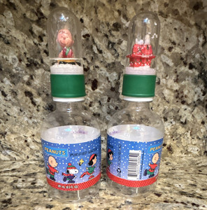 Peanuts Charlie Brown & Snoopy Lot 2 Mini Water & Snow Globe Bottle Toppers Xmas