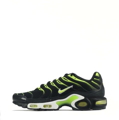 black volt air max plus