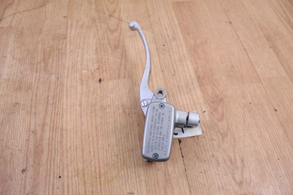 Cilindro mestre de freio dianteiro Honda VTX 1300R 2007 - Imagem 2 de 4