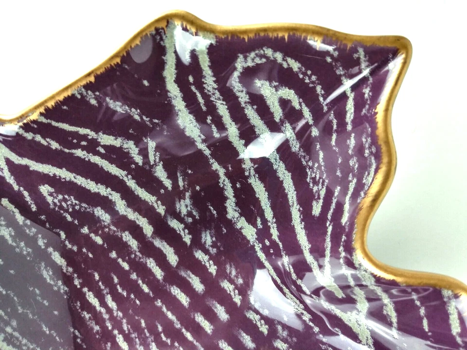 Grasslands Road Trinket Dish Maple Leaf Shaped Purple with Gold Trim — 第 4/4 张图片