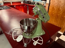 KitchenAid KSM150PSGA Artisan 5 Qt Supporto Mixer Mela Verde con Ciotola e Attacchi
