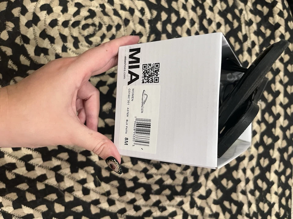 MIA 黑色翻盖 8 码 — 第 3/4 张图片