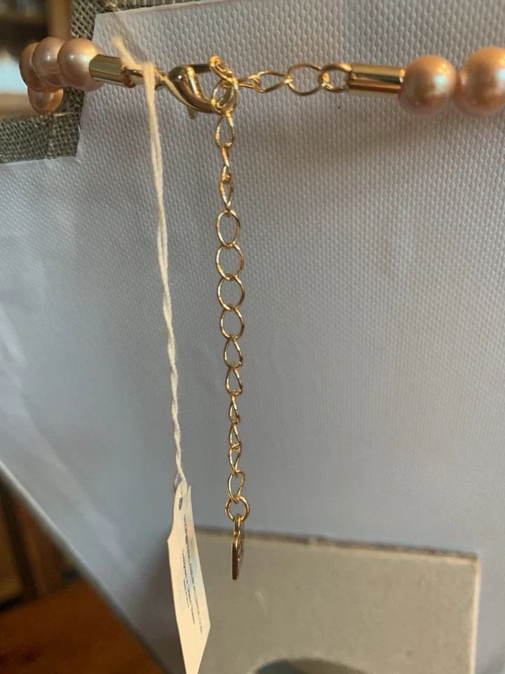 Collar Park Lane ROSALIE de perlas rosas con barra de oro extraíble sofisticado Foto 4 de 4