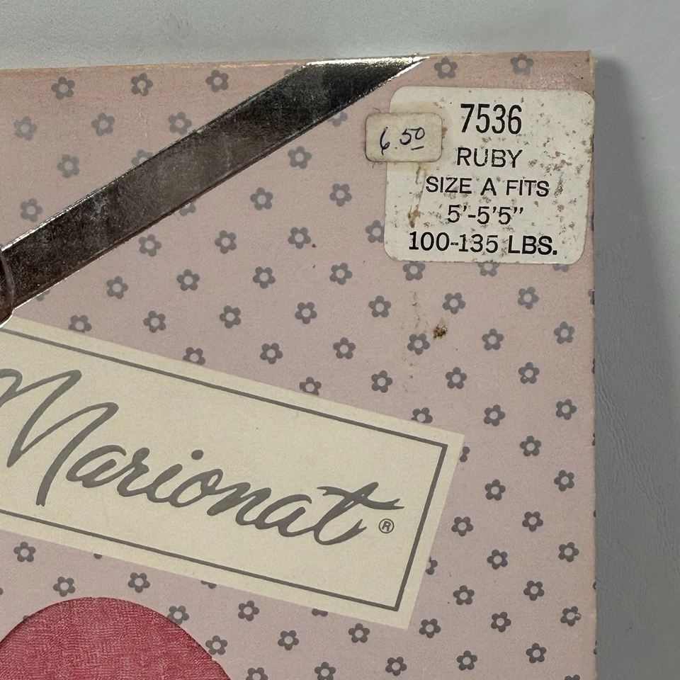 Vtg 80s Patterned Pantyhose Dots Ruby Hot Pink Sz A 5'-5'5" 100-135 Lbs New - Image 3 of 4