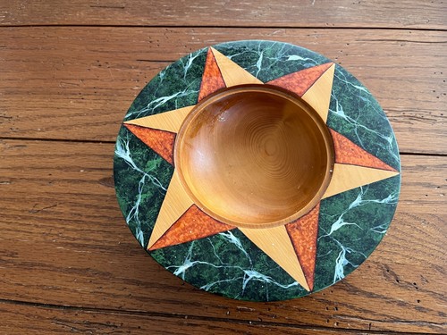 Hand Carved Decorative Star Pattern Wood Bowl Huon Pine Australia Signed - Picture 7 of 8