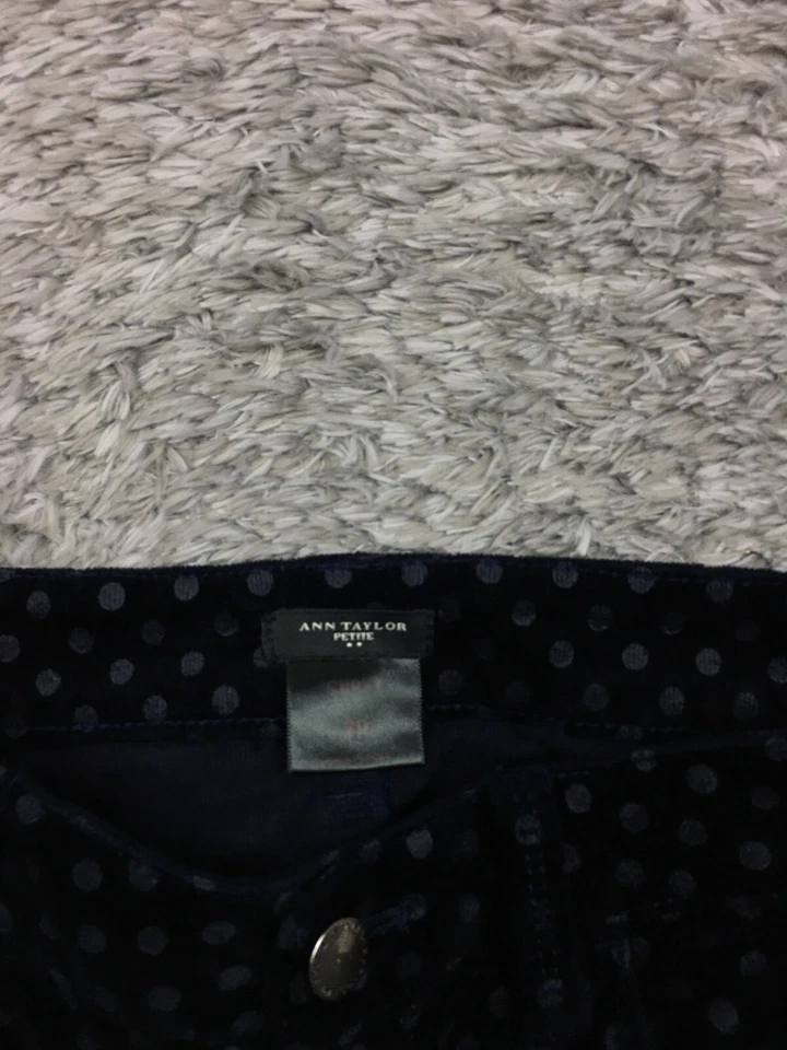 Pantalones chinos Ann Taylor con curvas para mujer talla 2P azul pequeño lunares oscuros Foto 4 de 4