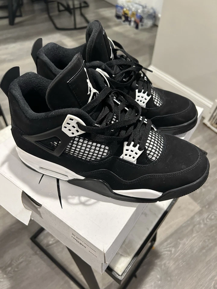 Jordan 4 White Thunder - Image 2 of 4