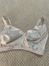 Playtex 18 Hour Comfort Shaping Soft Cup Bra 38DD White Wireless 4609 GUC