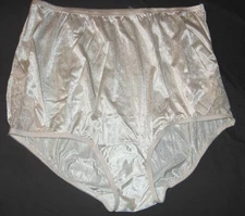 VINTAGE NEW SZ 8 VANITY FAIR  SILKY NYLON CHAMPAGNE LACE GRANNY PANTIES 13001