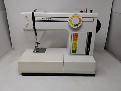 Oldtimer Toyota Nähmaschine Modell 2466 