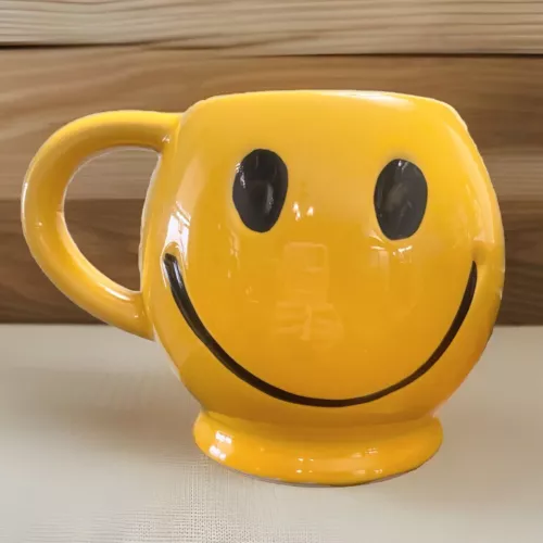 1970’s McCoy Pottery Ceramic Yellow Smiley Happy Day Face Coffee Cup Mug USA