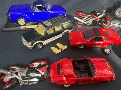 LOTE MAISTO 9 VEHÍCULOS PORSCHE FERRARI BMW HARLEY, FORD CHEVY VEHÍCULOS DAÑADOS - Imagen 2 de 4
