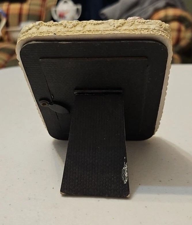 Foto independiente de resina marco blanco roto-rosas rosas y cinta azul claro 4"x3" Foto 2 de 2