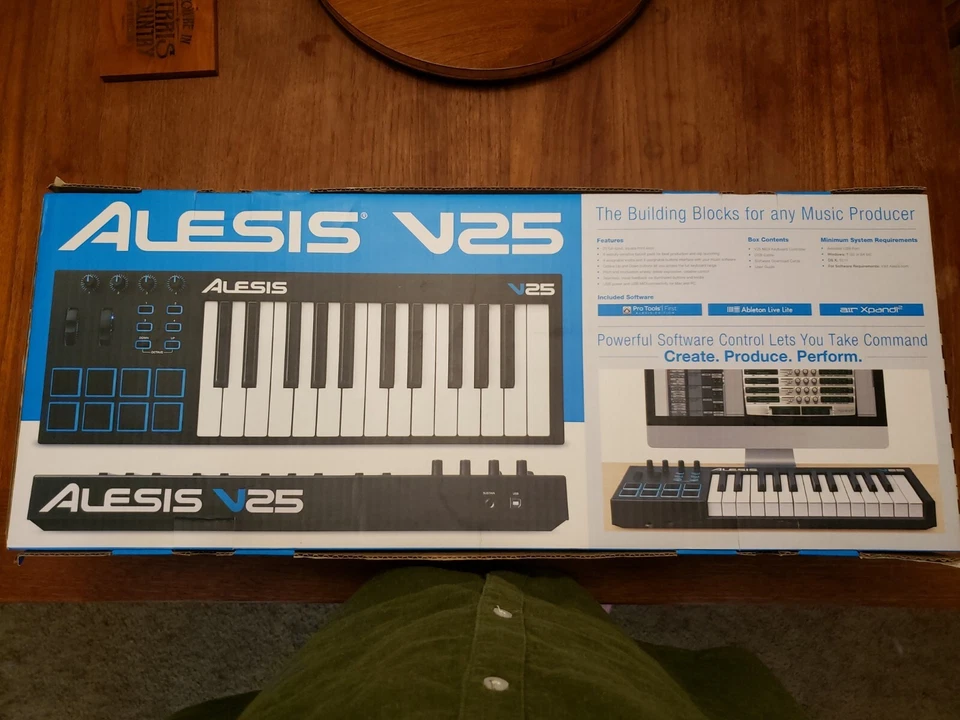 Alesis V25 25-Key USB-MIDI Keyboard Controller No Power adapter included. - Image 2 of 3