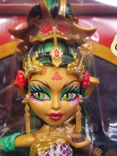 Mattel Monster High Doll Jinafire Long Fang Vote 2024 # HXJ07 Item # 2 - Picture 3 of 24