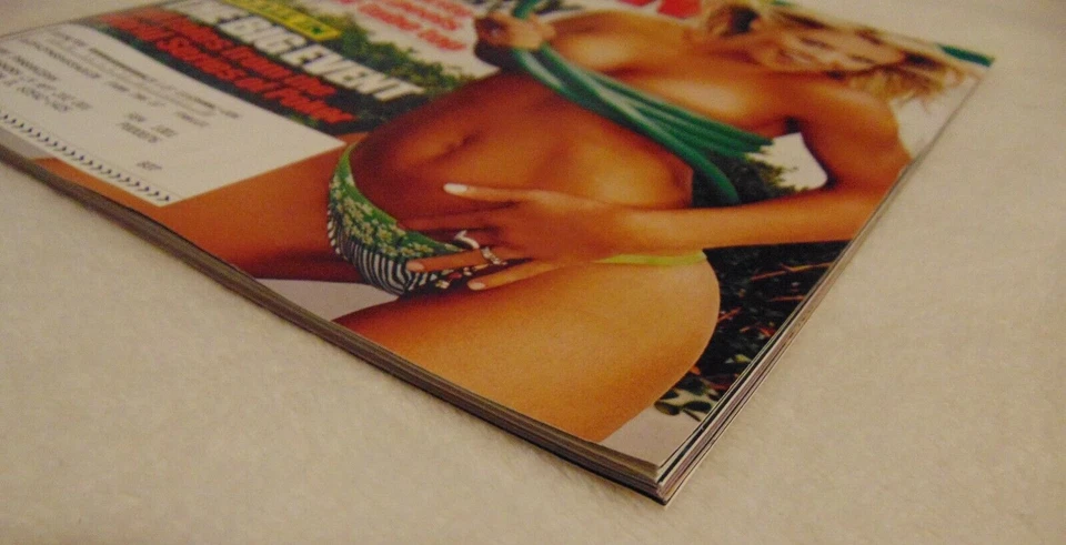 FHM Magazine August 2005 Jenny McCarthy The Bikini Issue, Jenny McCarthy - Image 2 of 4