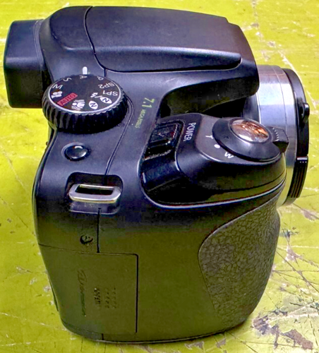 Fujifilm FinePix S700 7.1 Megapixel Digital Camera-PLEASE READ - Picture 3 of 4