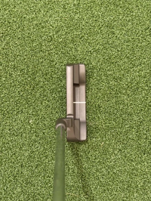 ESTADO PERFEITO | Bettinardi 2018 BB1 Putter 36"" | Preto | Lâmina | Usado - Imagem 2 de 4