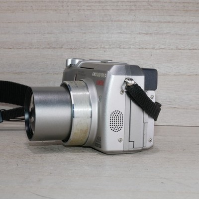 Olympus CAMEDIA C-750 Ultra Zoom 4.0MP Digital Camera - Silver for