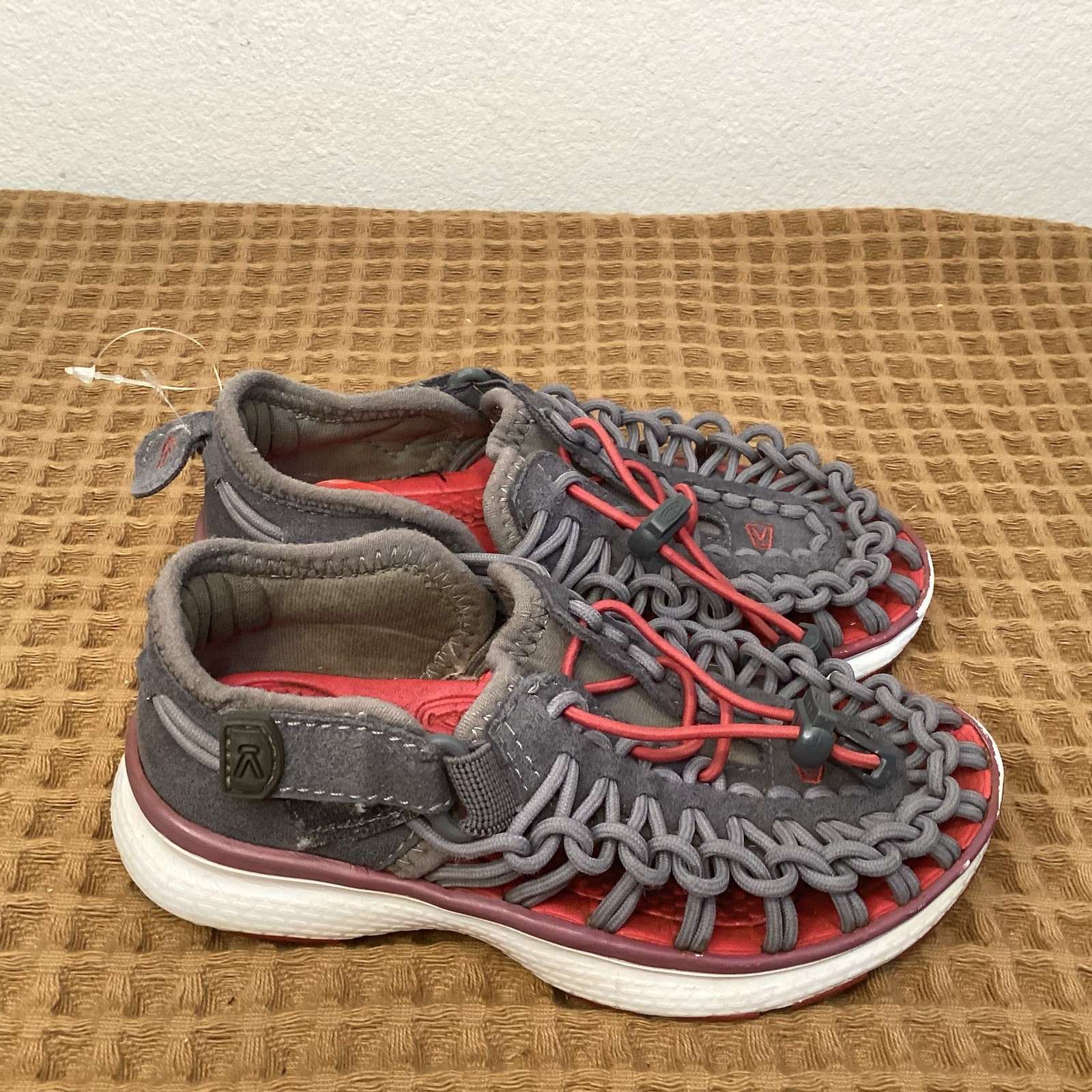 Scarpe KEEN UNEEK bambino unisex ragazzo taglia 9C grigio slip on sandali sportivi adatti all'acqua