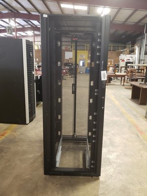 APC E242296 NetShelter SX 42U Server Rack 19