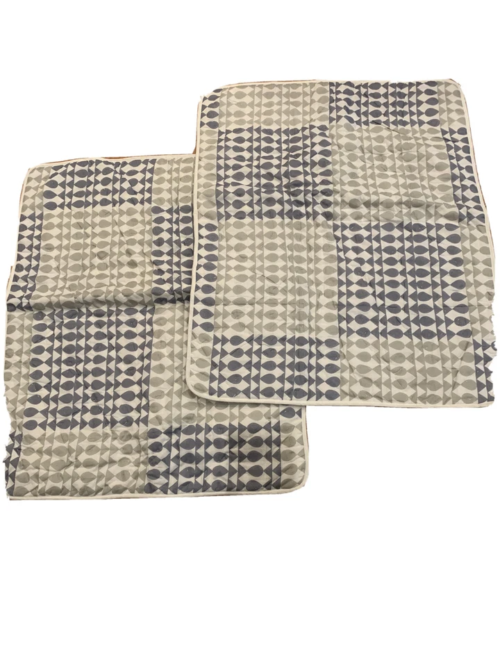 Par de fundas de almohada estándar grises acolchadas cosidas Urban Outfitters NUEVO 20" X 26" Foto 2 de 4