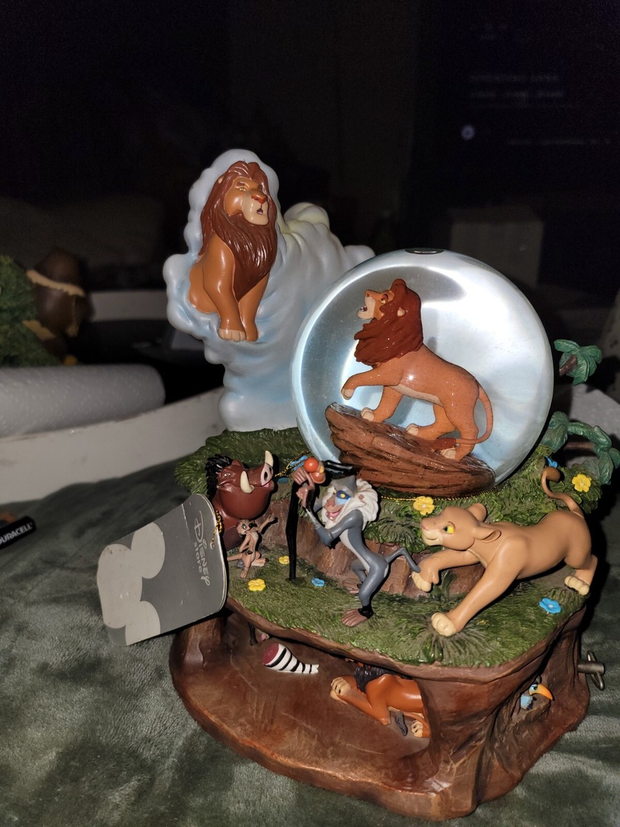 Disney's UK Exclusive Lion King Snowglobe with Amazing