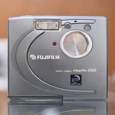 Fujifilm FinePix 4500 Black Compact Digital Camera CCD 4MP Tested Japan
