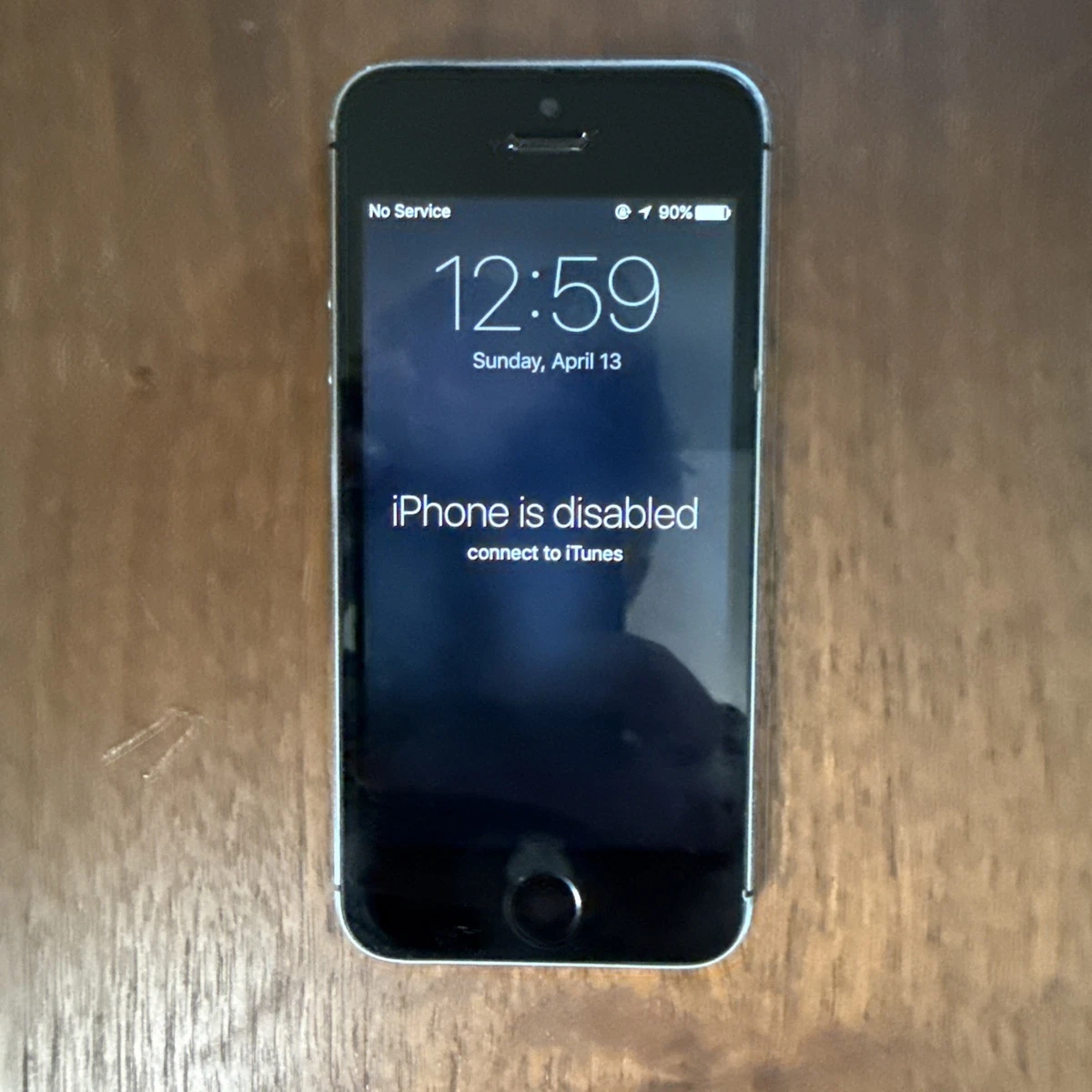 iPhone 5s SpaceGray (ほぼ未使用) Pre-Owned Apple iPhone 5s - Carrier Unlocked - 16GB Space Gray