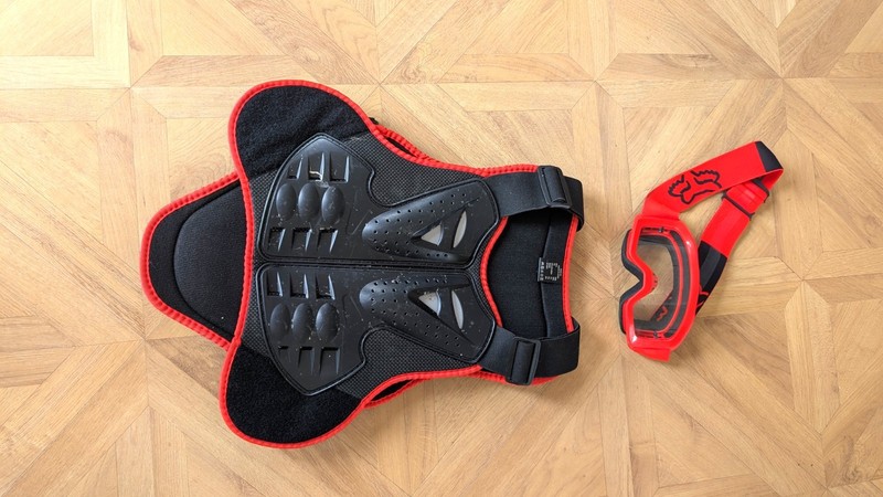 Motocross Chest & Back Protector with Fox Goggles – Size Medium