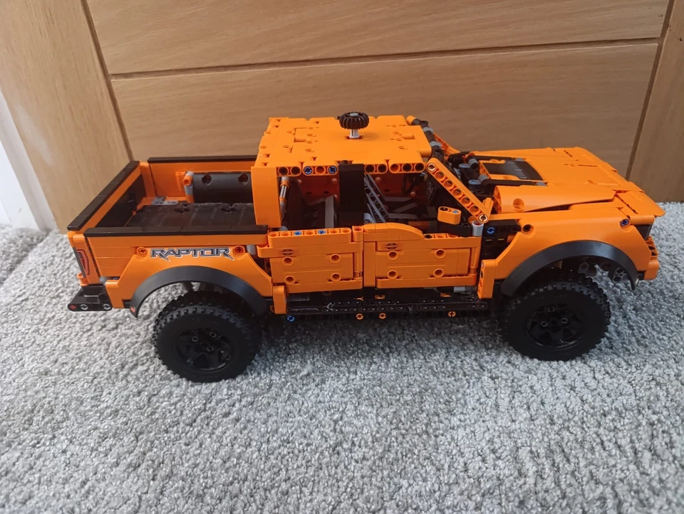 LEGO Technic 42126 Ford F-150 Raptor, photo 1 of 5