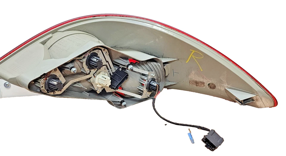 2006–2011 Mercedes-Benz R-Class R350 R320 R500 Right Passenger Side Tail Light - Image 3 of 4