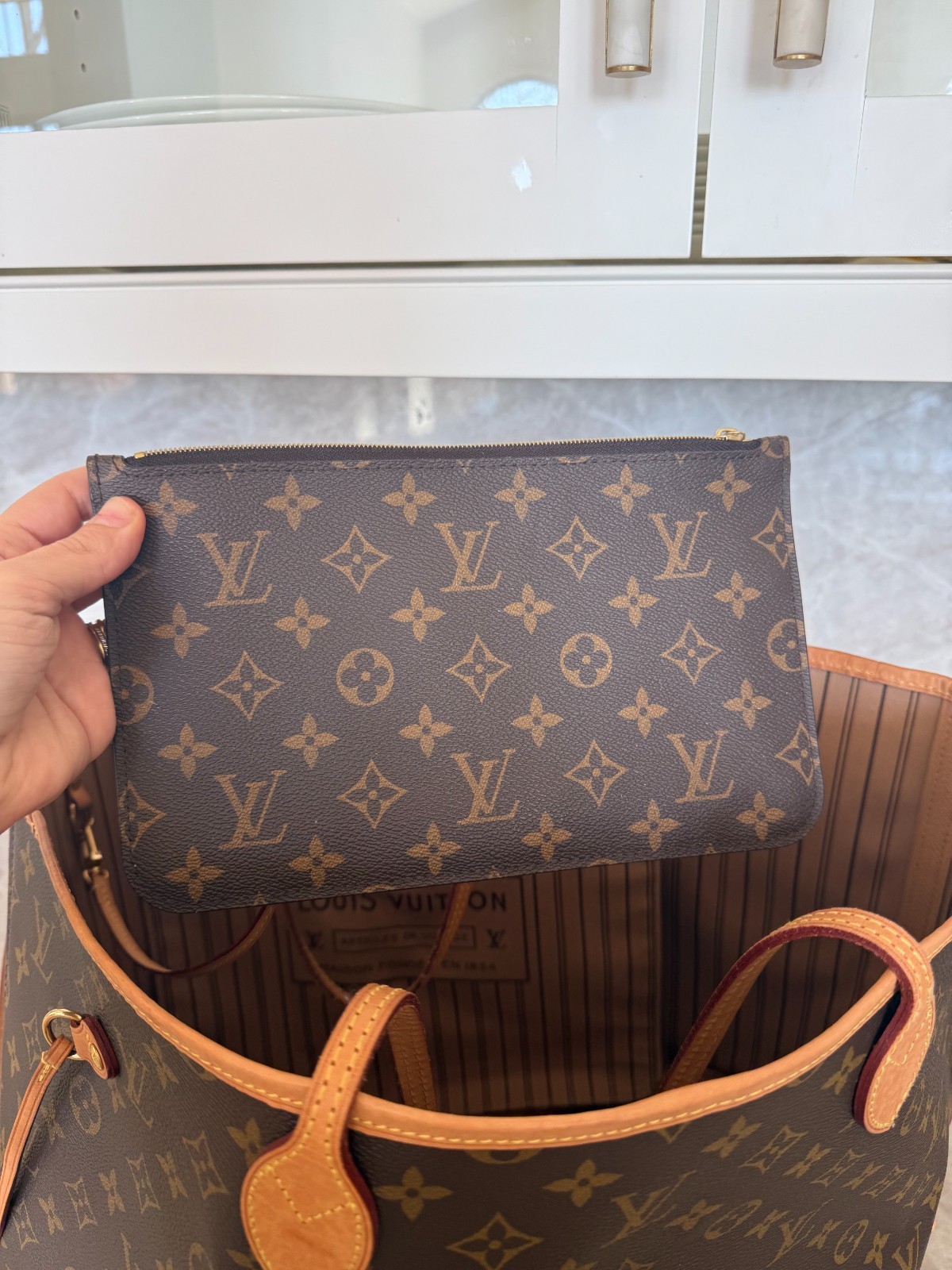 Authentic LOUIS VUITTON Neverfull GM Monogram Tote with Wallet Pouch image 7