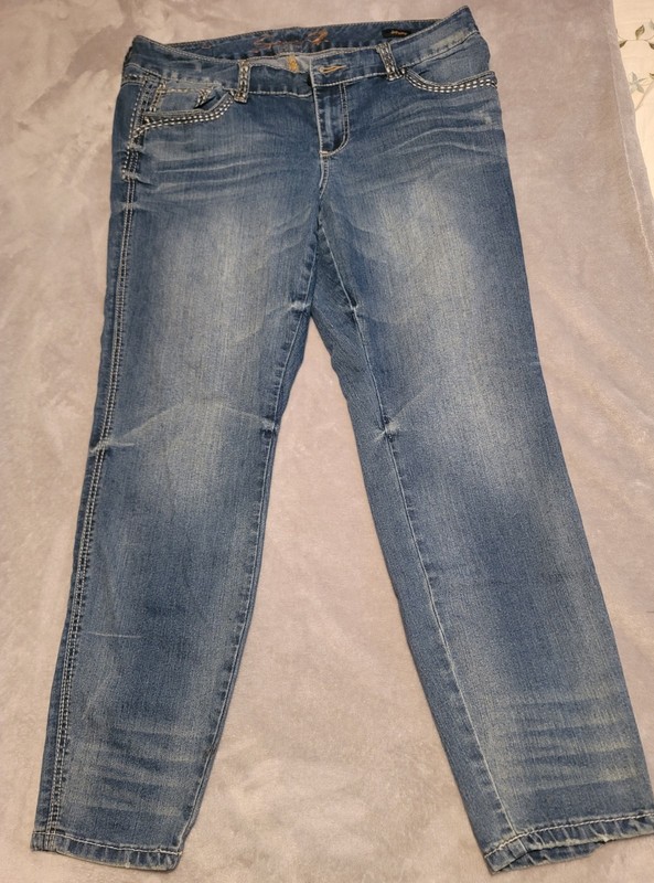 Seven7 Women’s Embellished Studded Distressed Blue Jeans Size 16