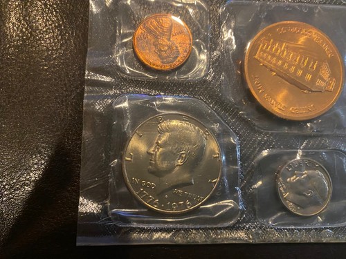 Denver Mint Souvenir Coin Set: DenverColorado Centennial 1976 - Picture 4 of 4