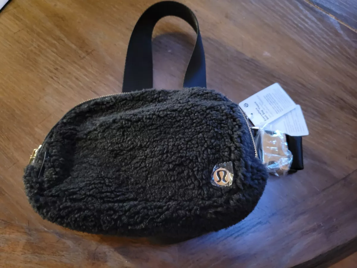Lululemon on the beat belt bag sherpa sale