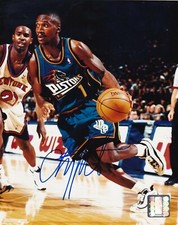 LINDSEY HUNTER  DETROIT PISTONS   ACTION SIGNED 8x10